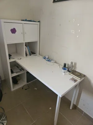 مكتب ملحق بمكتبه حائطيه