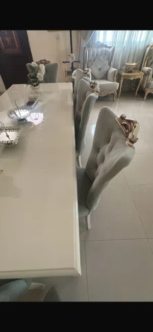 طاولة طعام للبيع