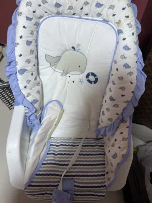 للبيع كرسي اطفال هزاز