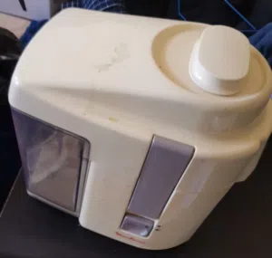 عصارة فواكه نظيفه و شغاله 100%