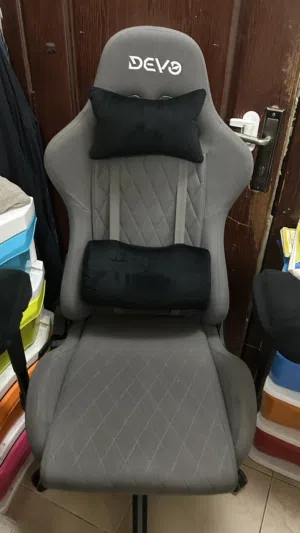 كرسي ديفو بحالة جداً ممتازه ومريح للجلوس الطويل راحة وفخامه الكرسي شبه جديد