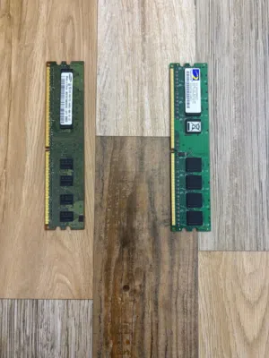 للبيع رامات ddr2 قطعتين جميع التفاصيل في الوصف (القطع نادرة و عمرها اكتر من 18 سنة شغالة 100%)وقابل