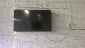 شاشات وثلاجة وطاولة بلياردو