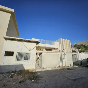 More than 6 bedrooms . 5+ Bathrooms . 3000 ft²0