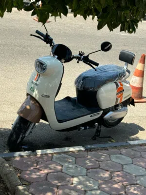 اسكوتر كهرباء.