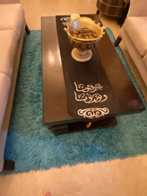 طاولة وسط مع 2 سيرفس