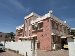 بناية سكنية في الحيل الشمالية
