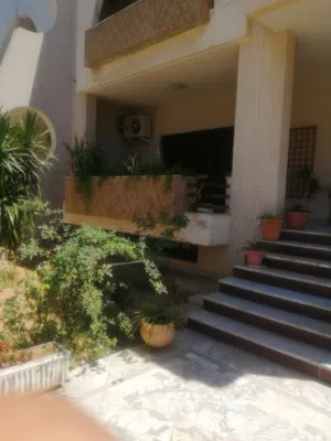 فيلا مفروشة تتكون من دورين في السياحية سعد الفلاح