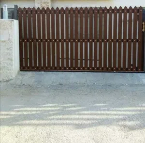 حربات خشب سويد سويدي جديدة لعمل أبواب للحدائق وباب كراج   وسياج وحواجز بين الاشجار ورفع السور