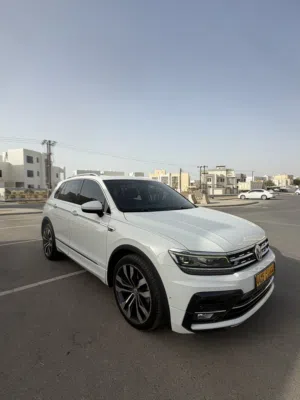 فولكس ويجن تيجوان R-Line وكالة عمّان نظيفة جدا بدون اي حوادث
