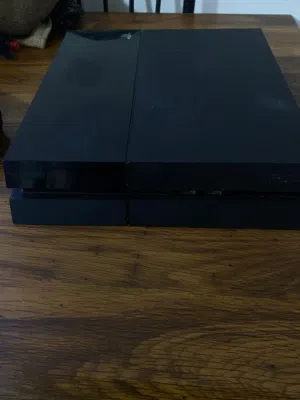 للبيع بلاستيشن 4