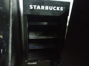 ثلاجة عرض ستاربكس