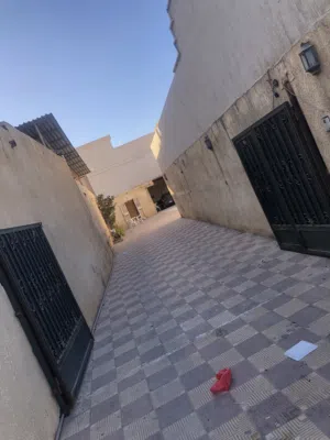 أرض سكنية تجارية علي الطريق الرئيسي مساحة 556 م