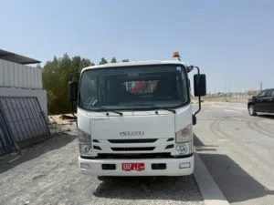 ايسوزو شاحنة مع رافعه ISUZU high up