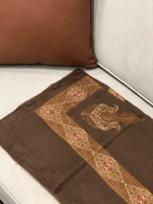 سوبر ترمة قلمكاري vip كشميري خفيف نقشة وسط  قياس : 53-52