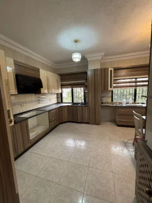 242 m2 3 Bedrooms Apartments for Sale in Amman Um Uthaiena