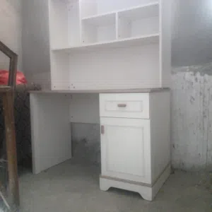 مكتب دراسي للبيع