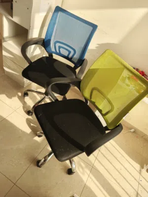 kids office chair+lamp each chair 9rial / each lamp 4 rials