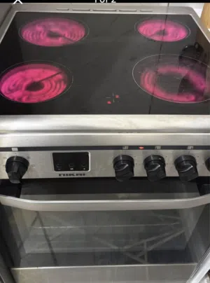 Electric Cooker - 4 Burners (Oven needs repair)