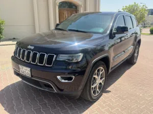 جيب جراند شروكي ليمتد موديل 2019 فل كامل المواصفات شرط الفحص بحالة ممتازة