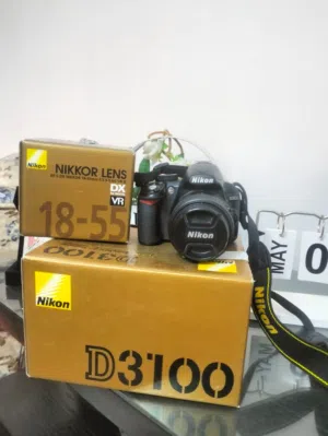 كاميرا نيكون d3100 بحالة جديدة بجميع مشتقاتها واكسسواراتها للبيع