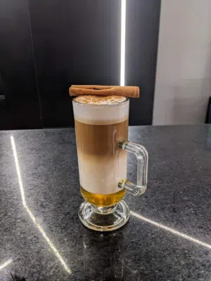 قهوة مختصه .. ايس كوفي .. فرابيه .. عصائر وكوكتيلات .. اسموزي ومسلم شيك وموهيتو وحلي كريب وافل بان ك