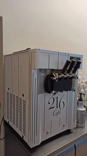 بيعه سريعه: ماكينة آيس كريم "صناعة احترافية" بحالة ممتازة