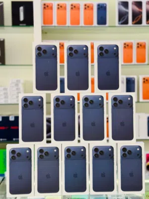 ايفون 17 برو ماكس ، ذاكرة 256GB اللون الازرق الغامق ( الكحلي ) جديد نسخة الشرق الاوسط كمية محدودة