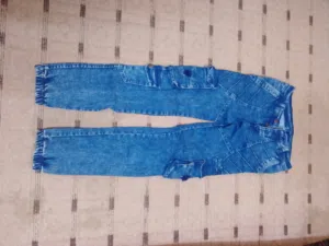 بناطيل حلوة وبحاله ممتازة الواحد بدينار