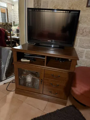 خزانة خشب غامق للبيع