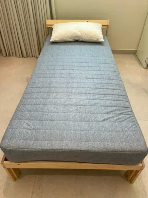 Bed with sprung mattress 90x200 cm
