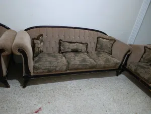 طقم كنب بحاله جيده للبيع بداعي الطفر