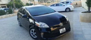 تويوتا بريوس فحص 3 جيد ممشى 124الف .  مرخصة سيارة نظيفة جدا