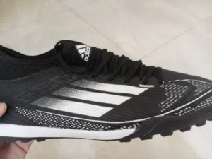 حذاء كرة قدم أديداس Adidas أسود- مقاس 43 – خفيف ومريح للملاعب الصناعية
