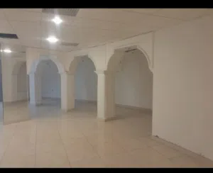 معرض للايجار داخل مجمع الجبيهة التجاري