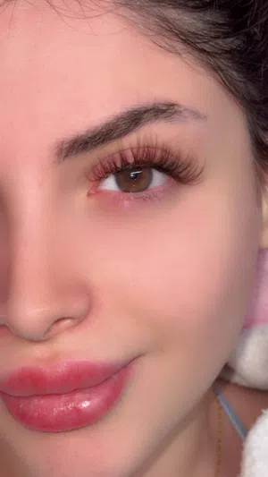 خبيرة تركيب رموش دائمة "Professional Lash Technician"