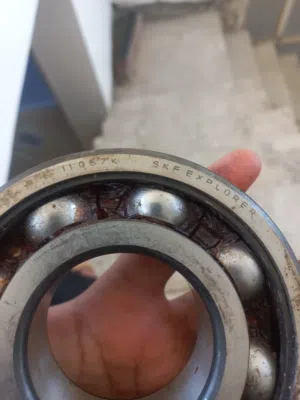 للبيع مجموعة رولمان بلي (Bearings) مستعملة من ماركات أصلية، منها SKF