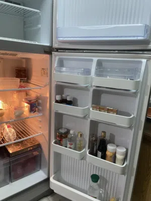 بيع ثلاجة استعمال تسع سنوات