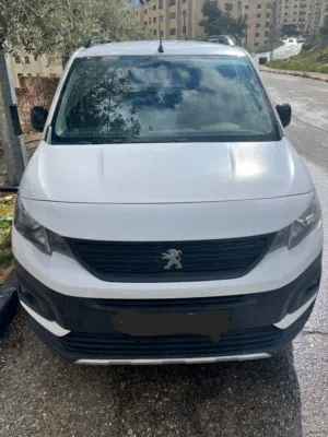 بيجو ريفتر 2022