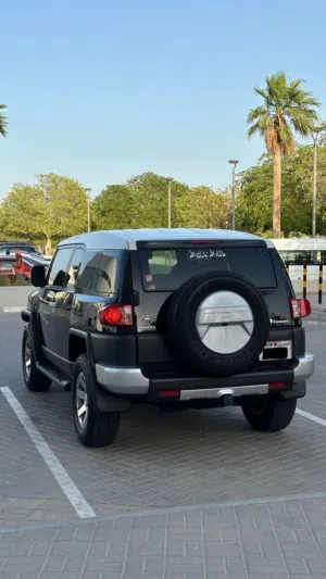 للبيع: تويوتا إف جي كروزر (FJ Cruiser) موديل 2023  بحالة الوكالة تماماً (كرت)