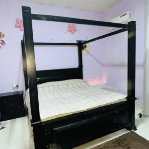 غرف نوم جلد قياس كوين بحالة جيد