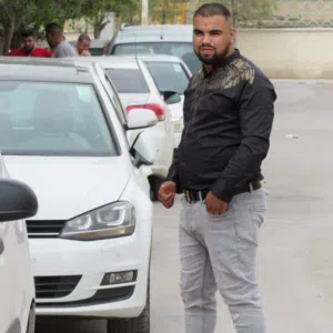 غسل وتشحيم السيارات /. سائق