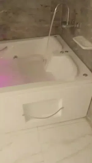جاكوزي بحاله جيده