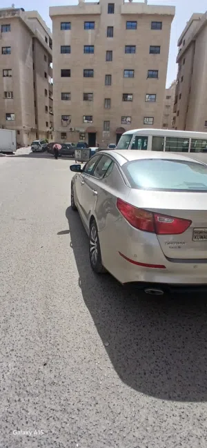 سيارة كيا اوبتيما 2015 لون ذهبي موديل خليجي بحالة ممتازة مع تأمين إلزامي