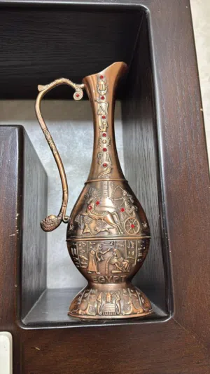 مزهريات وتحف نحاس