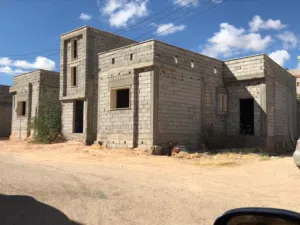 من المالك عقار عبارة عن شقتين طابق أرضي نصف تشطيب ماعدا الملعقة