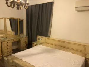 غرفة نوم عموله خشب زان أحمر ماسيف بدون دولاب مع مرتبة مستورد من ابو غالي فورسيزون