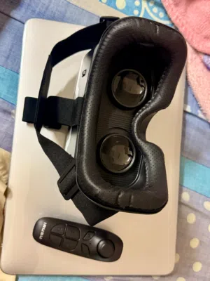 VR Head set using with phone new box piece.سماعة الواقع الافتراضي للاستخدام مع الهاتف، علبة جديدة