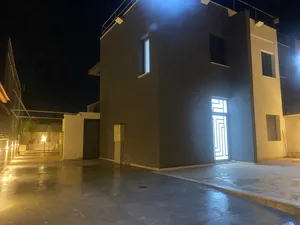 ‏٤ غرف نوم ‏.‏ أكثر من 6 حمامات ‏.‏ 185 م٢‏1
