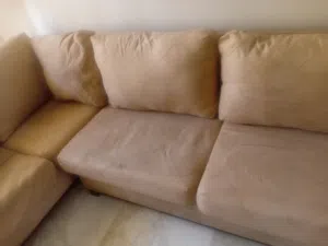 كورنر أمريكي ، مريح ونظيف، بحالة جيدة جدًا، ويعطي شكل أنيق للصالون